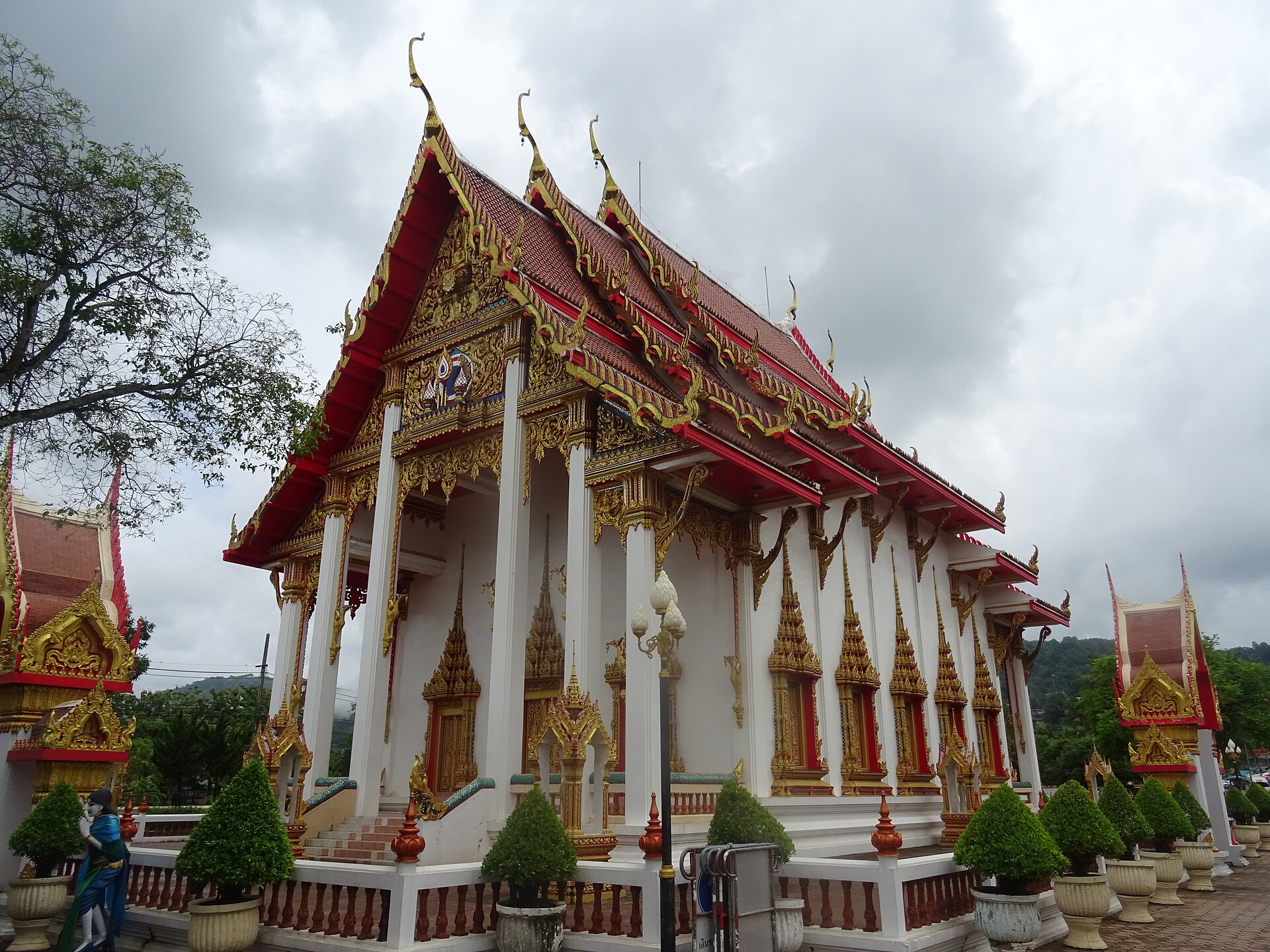 วัดฉลอง